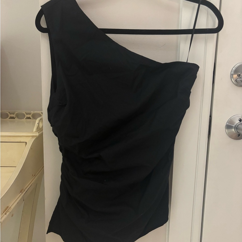 NWT Abercrombie & Fitch One-Shoulder Black Top